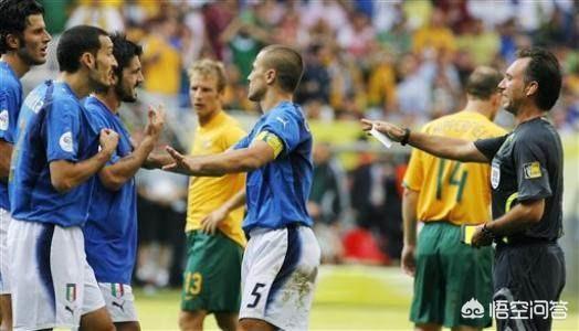 黄健翔解说06年世界杯意大利赢澳大利亚的比赛时那么激动？